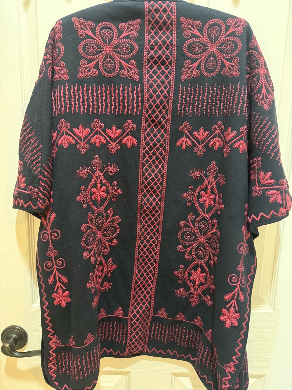Johnny Was Black Cape with Redish Pink Embroidered Floral Motif size xs - Picture 7 of 9